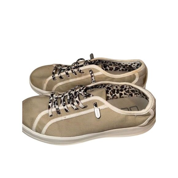 Hey Dude Women's Karina Joy Sneakers Beige Animal Print Size 9 - Picture 2 of 9